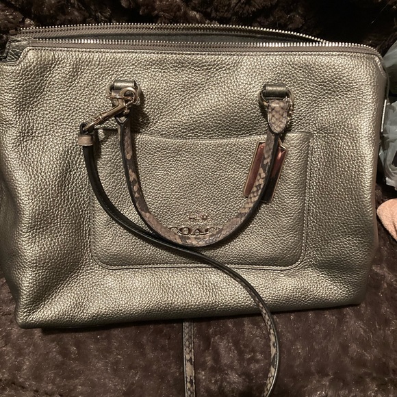 Grey Coach purse rarely used! - Picture 2 of 8